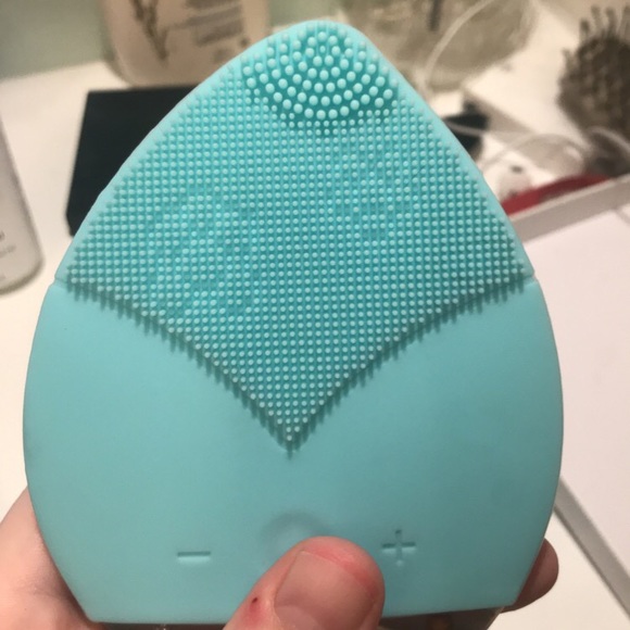Swiss Ultimate Labs Facial Cleansing Brush - Picture 3 of 7